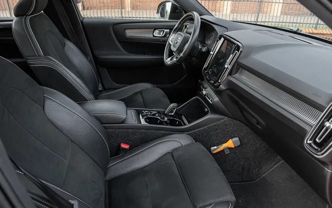 Volvo XC 40 cena 114600 przebieg: 150000, rok produkcji 2018 z Piotrków Trybunalski małe 631